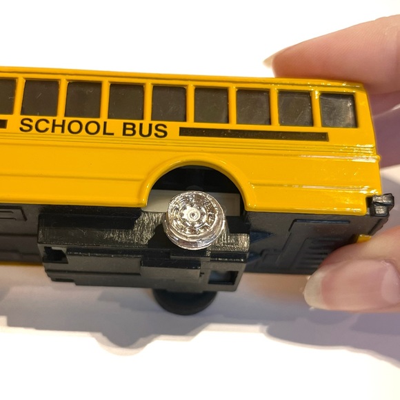 Vintage Die Cast Model Yellow School Bus Toy Car Vehicle Driver Black Silver Y2K - Picture 10 of 10